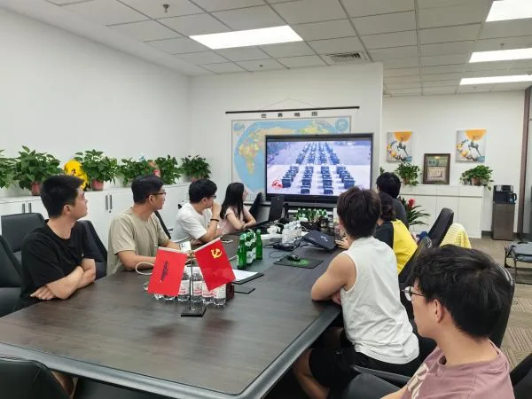 威瑞组织观看中国人民抗日战争胜利80周年阅兵仪式